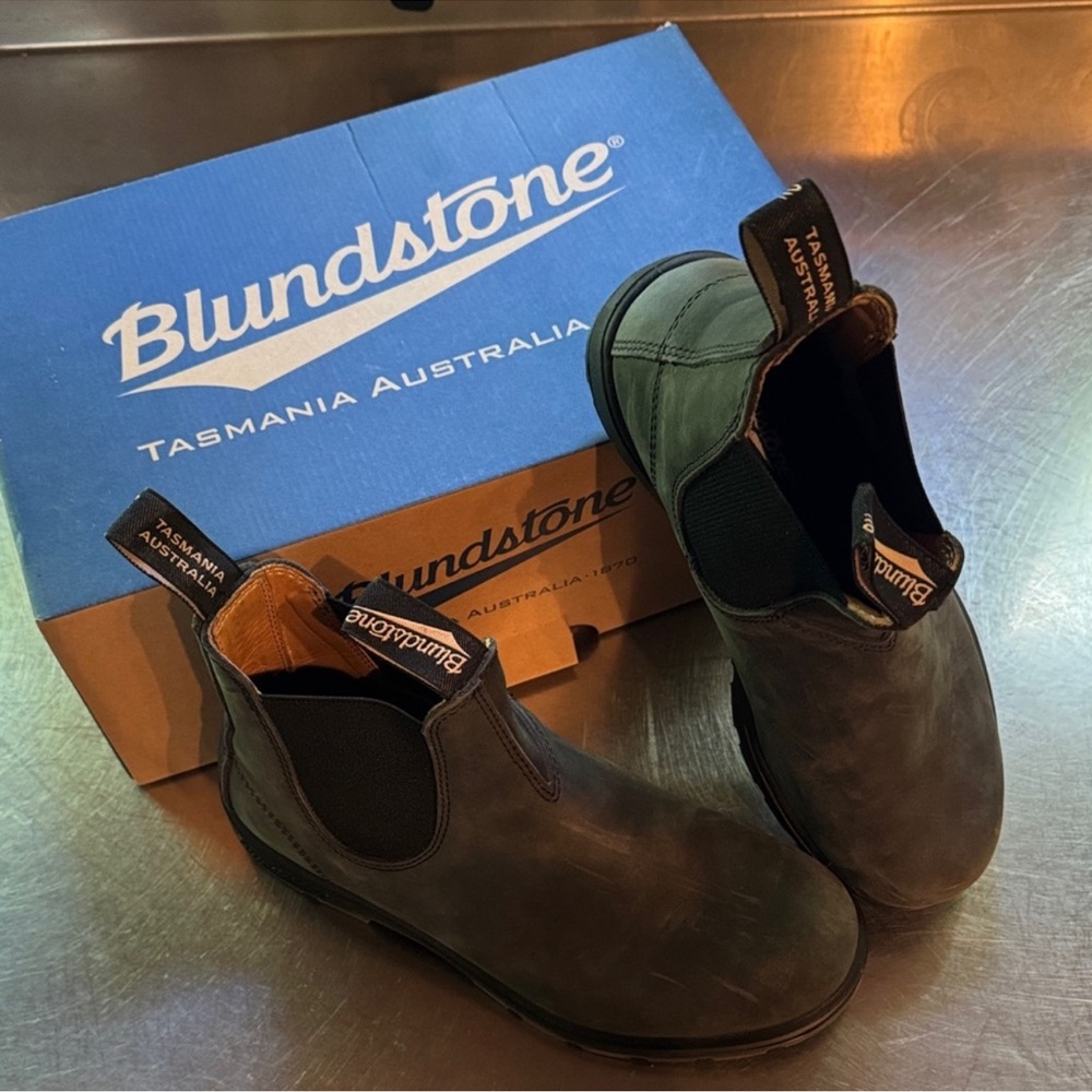 NIB Blundstone Boots